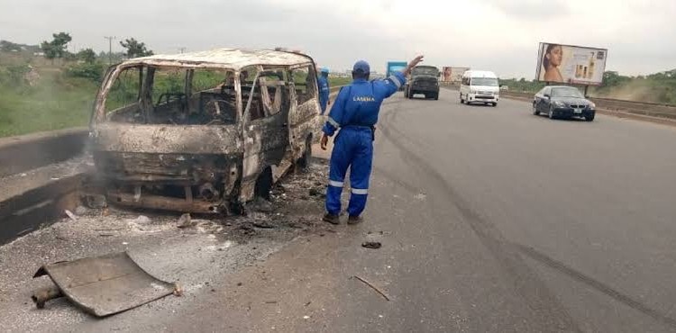 7 Burnt To Death In Lagos-Ibadan Expressway Crash